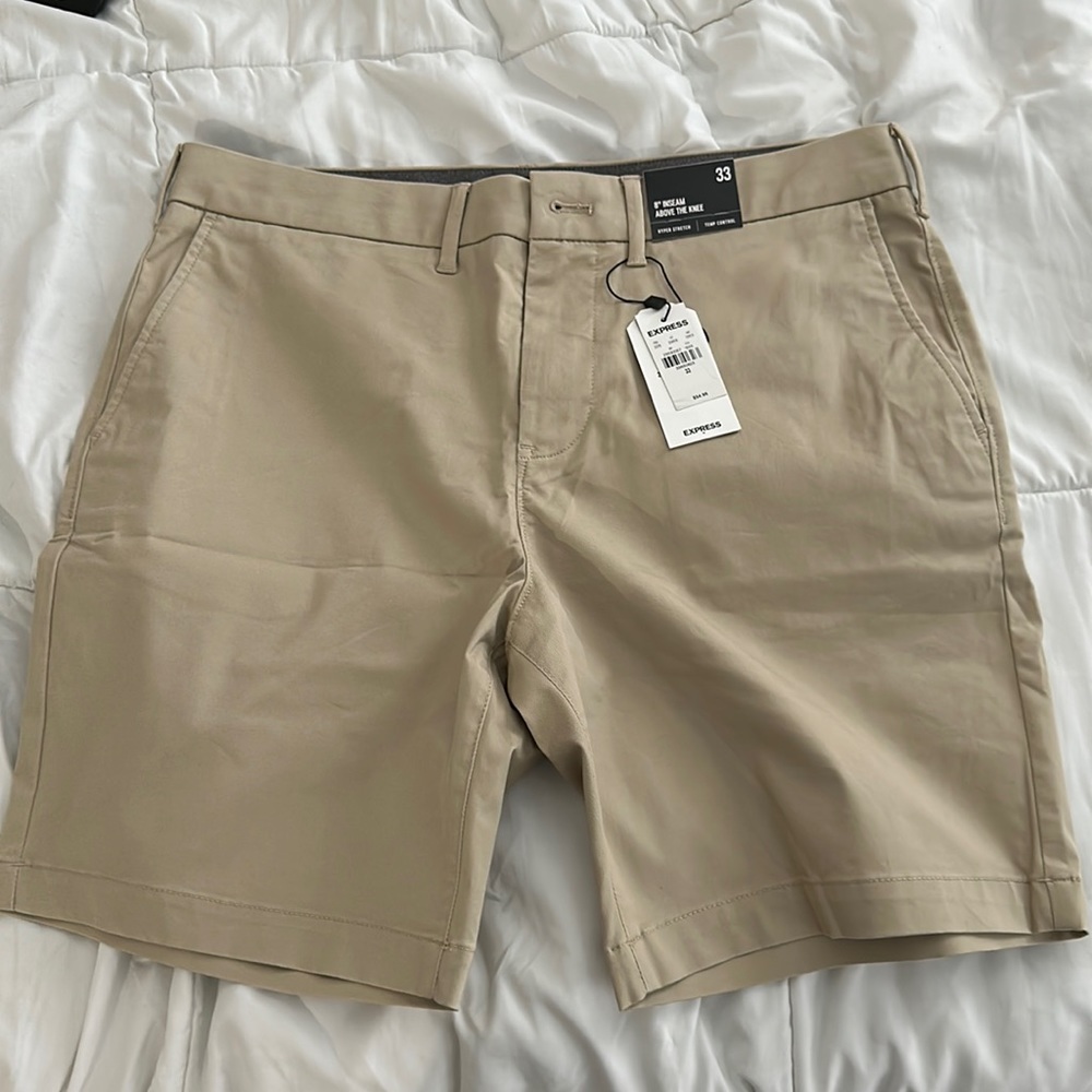 EXPRESS Men’s 8” inseam khaki shorts -size 33